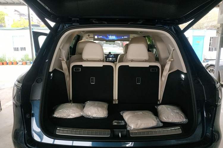 Used Hima AITO M8 2025 Extended-Range Ultra Version 53.4 kWh 6-Seater Edition
