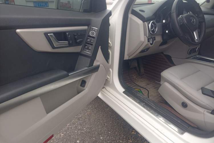 Used Mercedes-Benz GLK-Class 2013 GLK 300 4MATIC Dynamic Sunroof Model Driver Seat