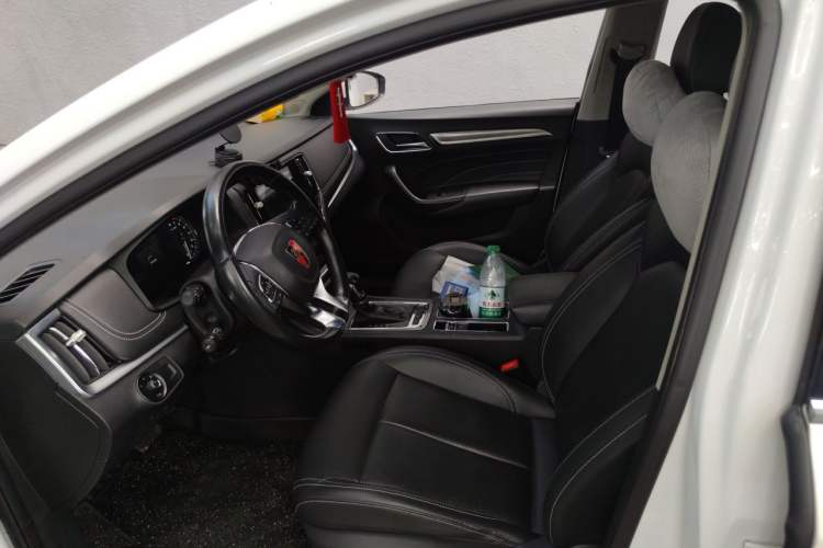 Used Roewe i6 2017 20T Automatic Internet ZhiZun Edition
