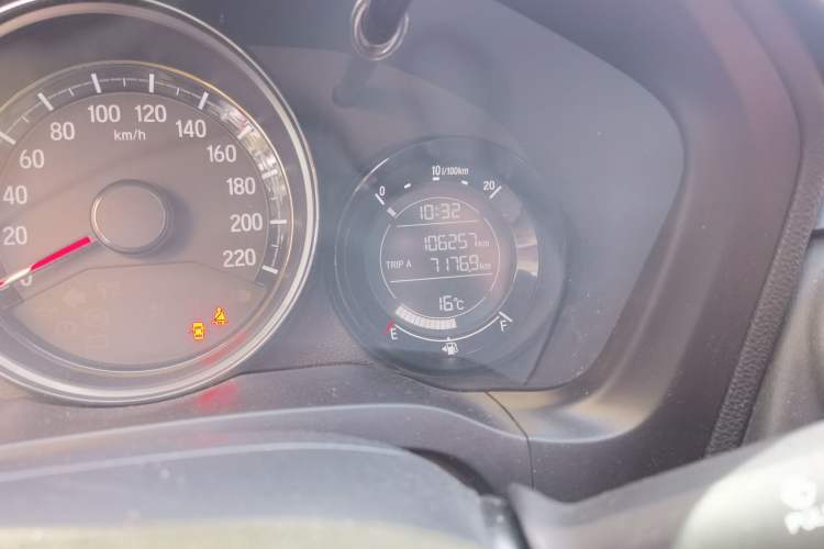 Used Honda XR-V 2015 1.8L EXi CVT Comfort Version Odometer Close Up