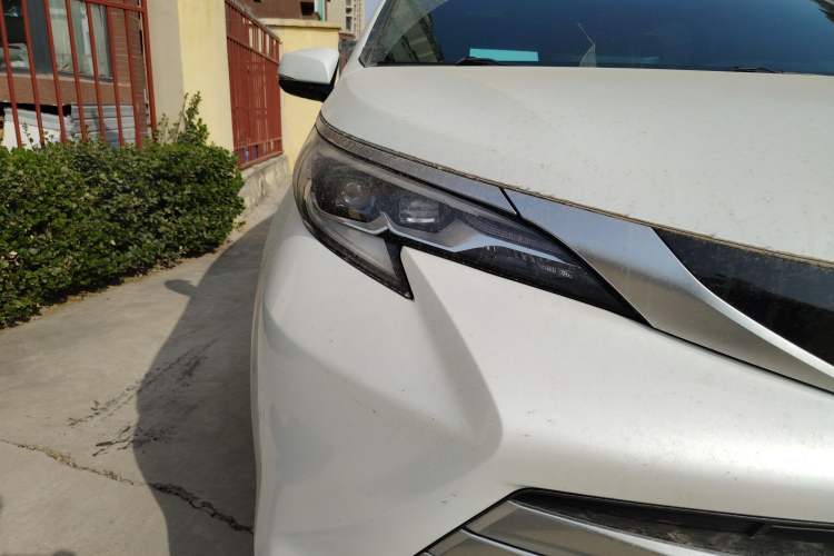 Used Toyota SIENNA 2021 2.5L Hybrid Platinum Edition Right Front Headlight