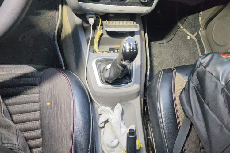 Used BAIC Weiwang M20 2014 1.5L practical type BJ415A Gear Lever