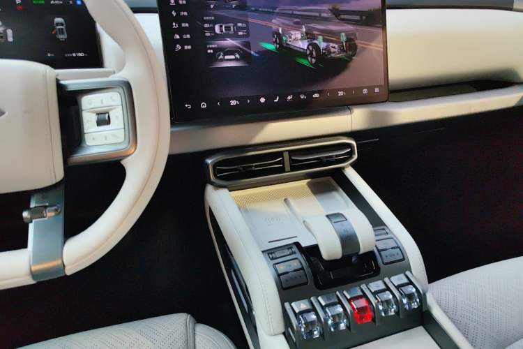 Used Formula Leopard Titanium 3 2025 501KM All-Wheel Drive Intelligent Driving Ultra Version