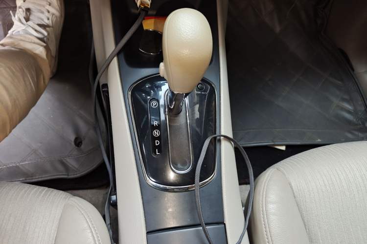Used Nissan Tiida 2011 1.6L CVT Smart Version Gear Lever
