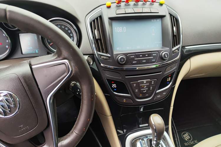 Used Buick Regal 2014 2.0L Leading Fashion Edition Audio And AC Panel