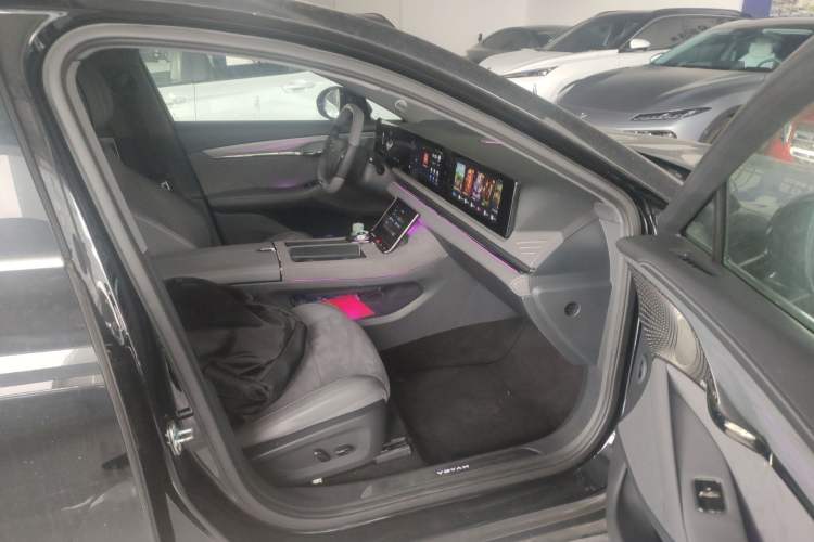 Used VOYAH PASSION 2024 PHEV Four-Wheel Drive Ultra-Long Range Flagship Model
