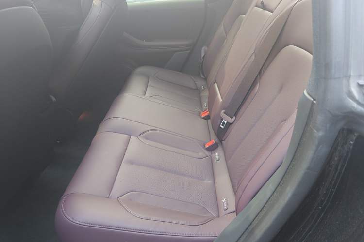 Used Nio ET5T 2023 75 kWh Touring Interior 4