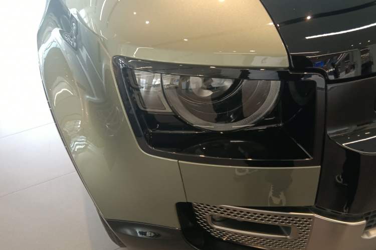 Used Land Rover Defender 2023 110 3.0T P400 X Right Front Headlight