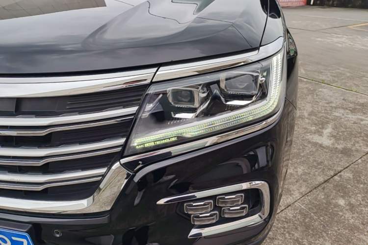 Used Roewe RX8 2019 30T Smart Connectivity Two-Wheel Drive Supreme Flagship Edition
