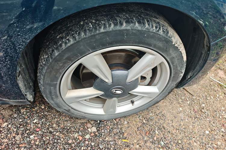 Used ORA Good Cat 2021 400km Standard Range Venus Edition Lithium-Ion Battery Right Front Wheel Hub