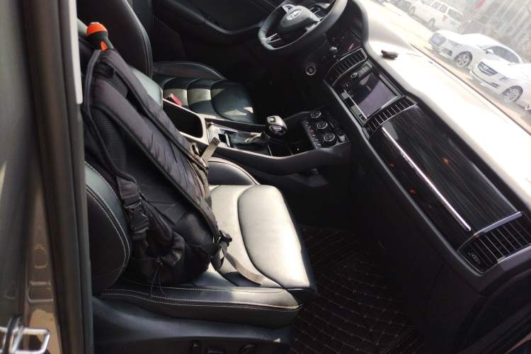 Used Skoda Kodiaq 2019 Facelifted TSI330 5-Seater Two-Wheel-Drive Luxury Enjoyment Edition China VI Standard Right Front Seat