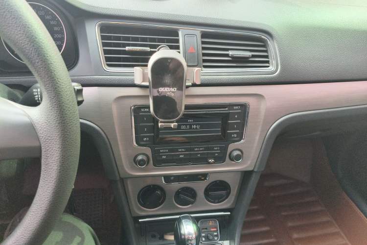 Used Volkswagen Lavida 2013 Restyled Classic 1.6L Automatic Comfort Edition Audio And AC Panel