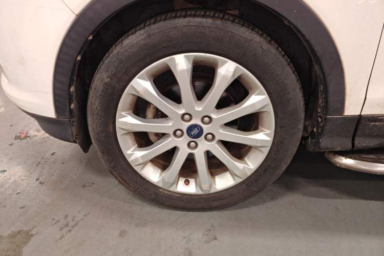 Used Ford Kuga 2013 1.6L GTDi Two-Wheel-Drive Trend Model Left Front Wheel Hub