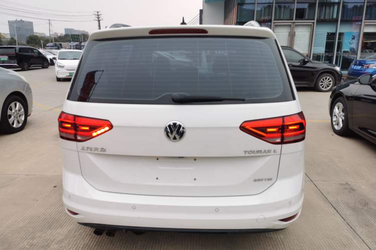 Used Volkswagen Touran 2018 Volkswagen Touran L 280TSI DSG Comfort Edition 7 Seats China VI Standard
