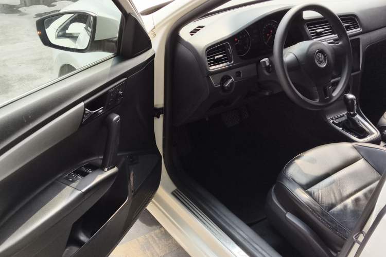 Used Volkswagen Lavida 2013 Revised Version 1.4 TSI DSG Comfort Edition Driver Seat