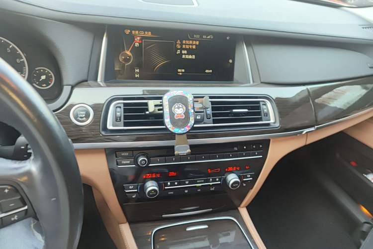 Used BMW 7 Series 2014 730Li Premium Edition Audio And AC Panel