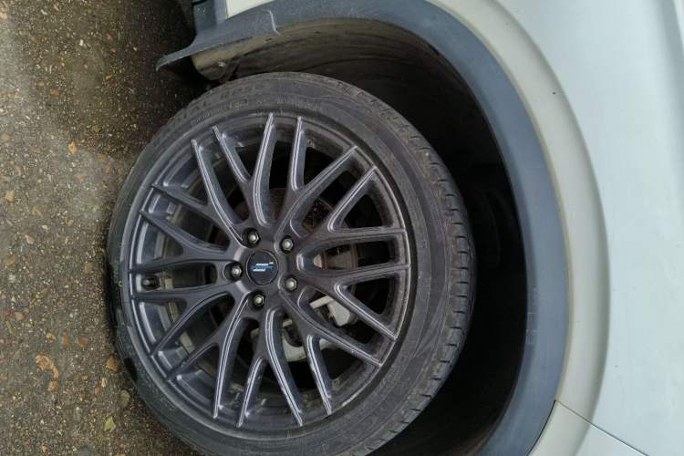 Used CHANGAN OSHAN X5 2021 1.5T DCT Flagship Edition Right Front Wheel Hub