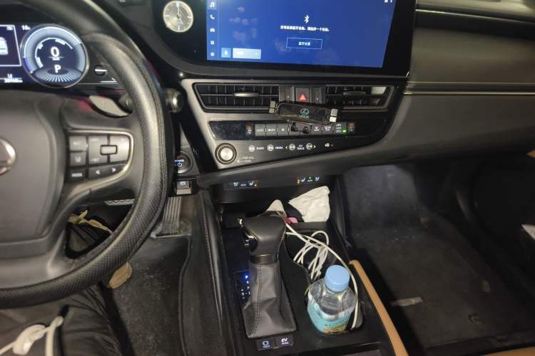 Used Lexus ES 2022 300h Deluxe Edition