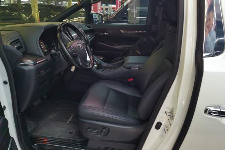 Used Toyota Vellfire 2023 Crown Dual-Engine 2.5L HV Ultimate Edition