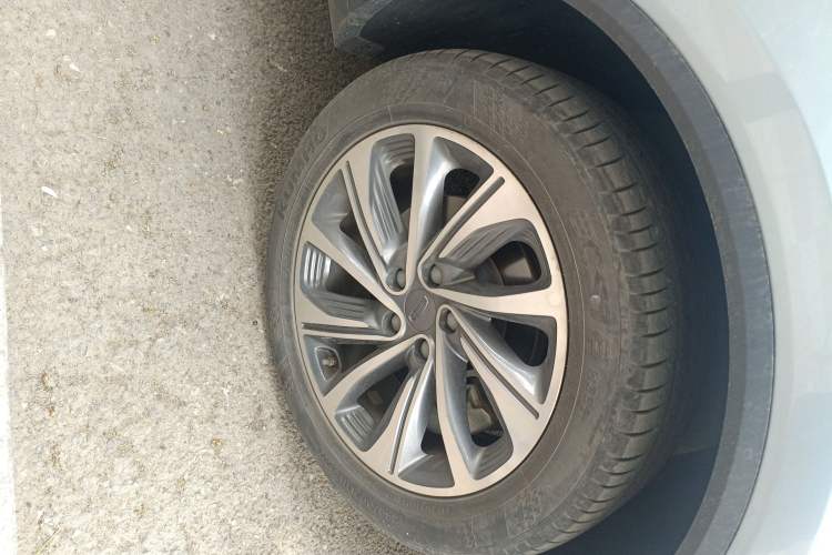 Used Geely Auto Jiajie 2021 Zhiqing 1.5TD DCT Luxury Model Right Front Wheel Hub