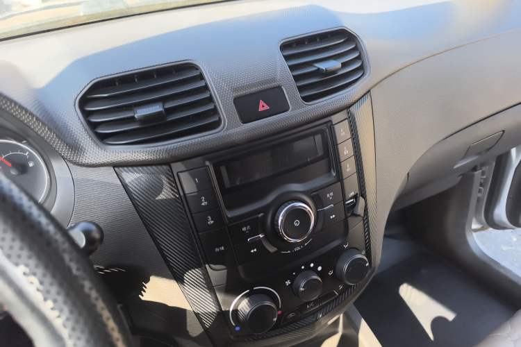 Used Wuling Hongguang 2020 1.2L S Base Model China VI LSI Audio And AC Panel