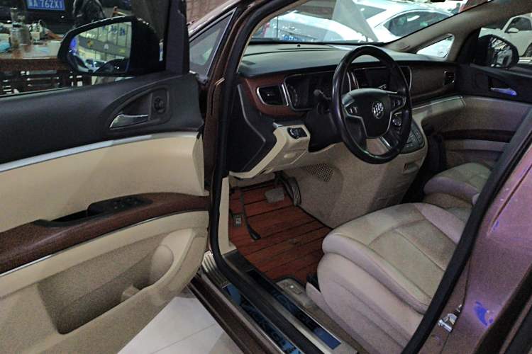 Used Buick GL8 2018 28T Luxury Model China VI Standard
