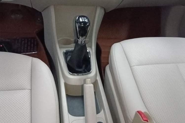 Used Dongfeng Aeolus A60 2016 1.5L Manual Luxury Version Gear Lever