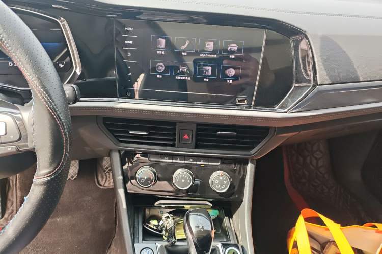 Used Volkswagen Sagitar 2021 280TSI DSG Excellence Edition Audio And AC Panel