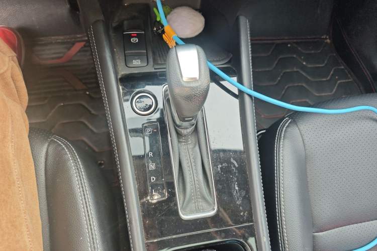 Used Nissan Kicks 2022 1.5L CVT XV Luxury Edition Gear Lever