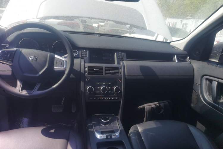 Used Land Rover Discovery Sport 2018 240 PS PURE Edition Audio And AC Panel