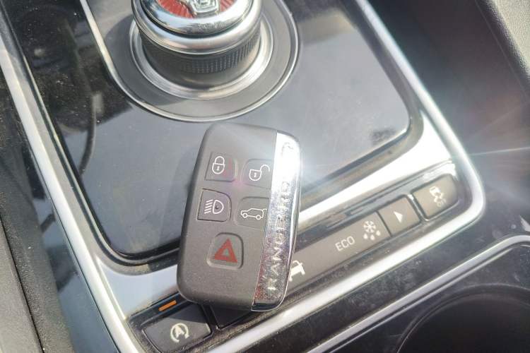 Used Jaguar F-PACE 2016 2.0T Two-Wheel Drive Urban Luxury Edition