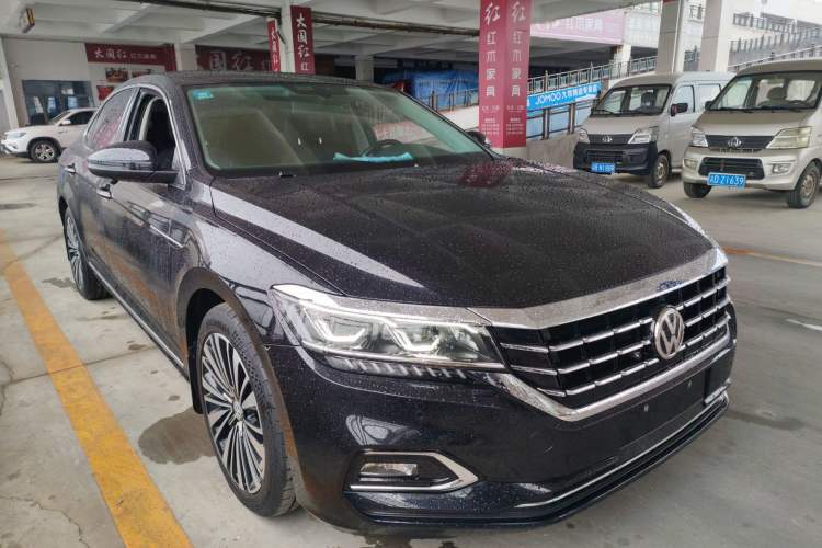 Used Volkswagen Passat 2020 330TSI Luxury Edition China VI Front Right 45 Deg