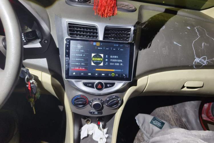 Used Hyundai Verna (older generation) 2010 Sedan 1.4L Manual Comfort GS Audio And AC Panel