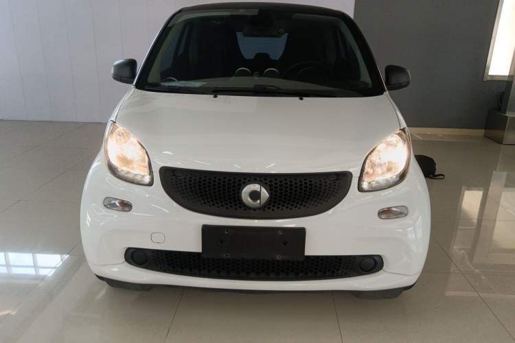 Used smart fortwo 2015 1.0L 52 kW hardtop Dynamic version
