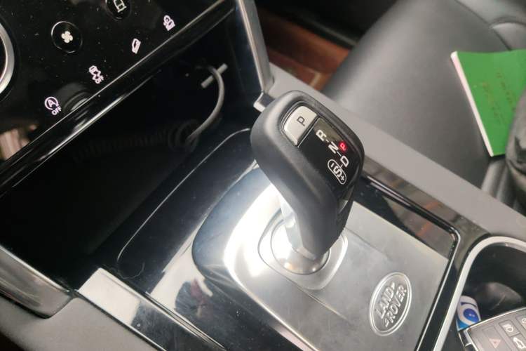 Used Land Rover Discovery Sport 2020 200 PS Family Edition Gear Lever