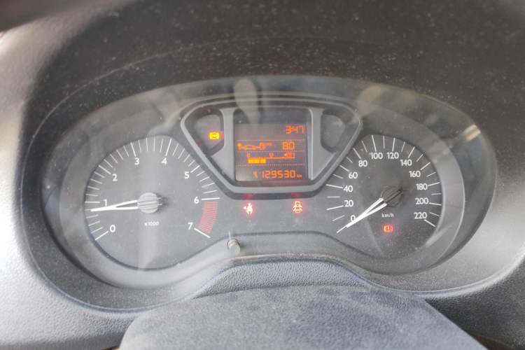 Used Citroen Elysee 2015 Zhishang Edition 1.6L Manual Fashion Model
