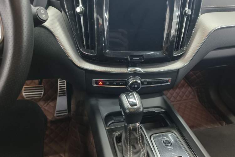 Used Volvo XC60 2019 T5 4x4 Zhiya Sport Edition China VI Standard
