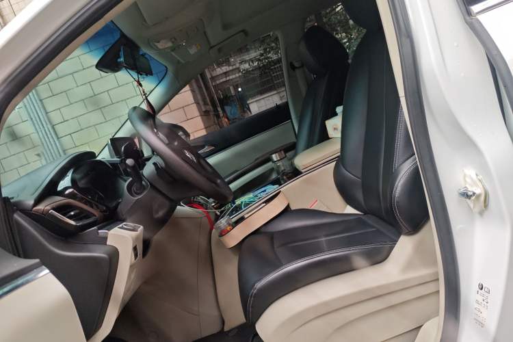 Used Buick GL8 2023 Land Executive Class Comfort Model