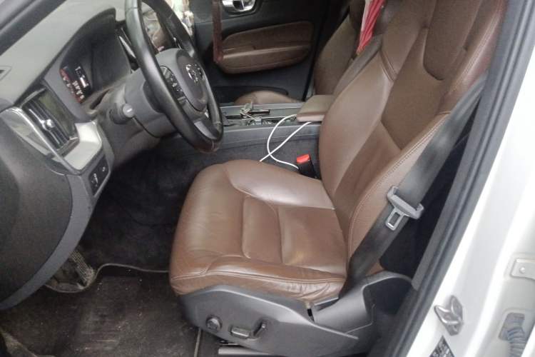 Used Volvo XC60 2021 T5 4x4 Smart Luxury Edition Left Front Seat