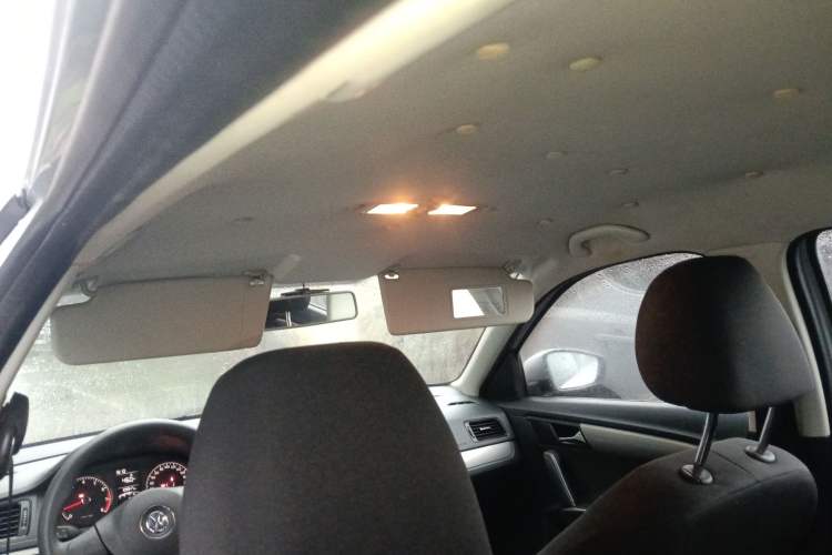 Used Volkswagen Lavida 2013 Revised Classic 1.6L Manual Fashion Edition Headliner