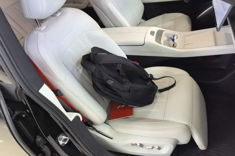 Used ONVO L60 2024 60 kWh Rear-Drive Version Right Front Seat