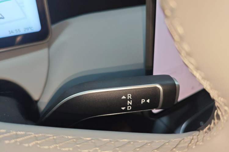 Used Nio ET5T 2025 75 kWh Touring Gear Lever