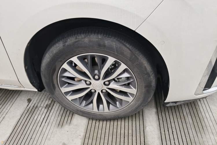 Used Buick GL8 2022 ES Landtrek 653T Luxury Edition Right Front Wheel Hub