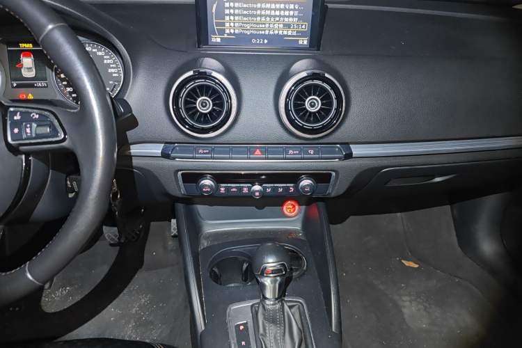 Used Audi A3 2014 Limousine 40 TFSI S line Comfort Model