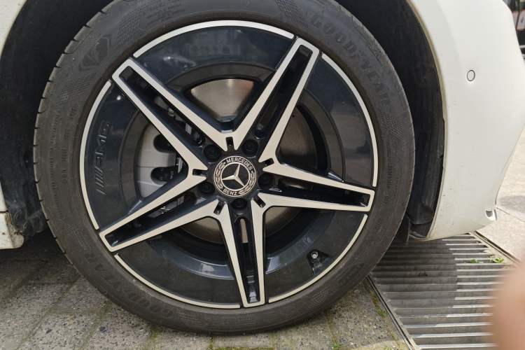 Used Mercedes-Benz C-Class 2024 Facelift C 260 L Night Edition Sport Version Right Front Wheel Hub