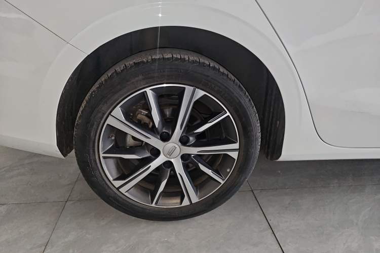 Used Geely Auto Emgrand 2023 4th Generation Champion Edition 1.5L CVT Prestige Model Right Rear Wheel Hub