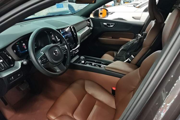 Used Volvo XC60 2022 B5 4x4 Zhiyi Luxury Edition