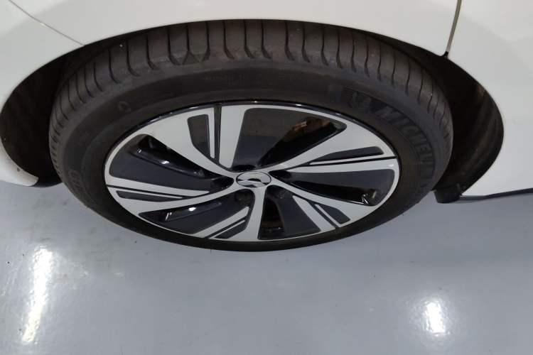 Used Nio ET5 2024 75 kWh Right Rear Wheel Hub