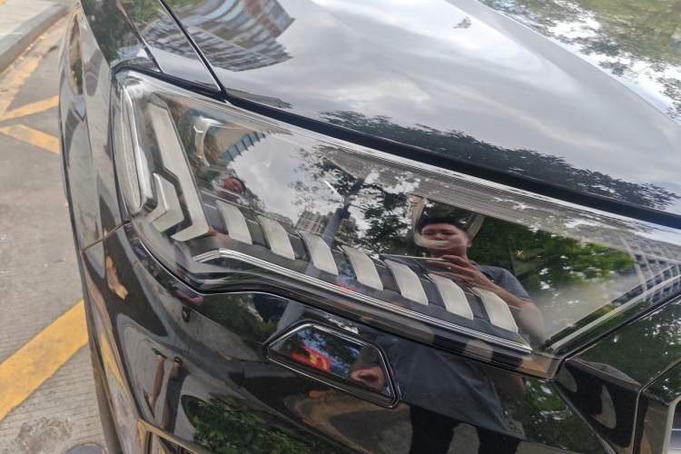 Used Audi SQ7 2024 4.0 TFSI Night Knight Edition Right Front Headlight