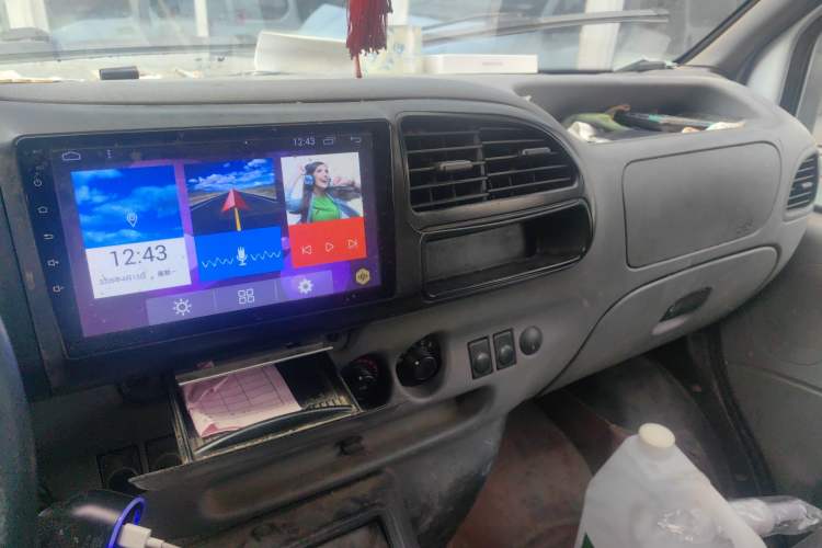 Used JMC Transit 2017 2.8T Commercial Version Short Wheelbase Mid-Roof 6/7/8-Seater JX493 Audio And AC Panel